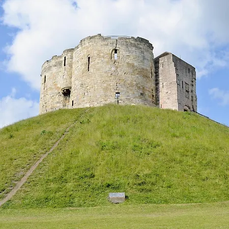 5 Monkbar Mews - Uk2694 *