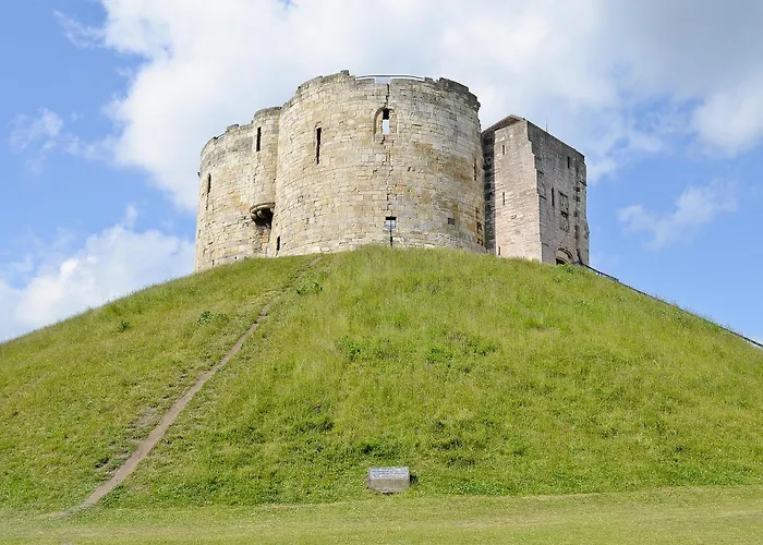 5 Monkbar Mews - Uk2694 *